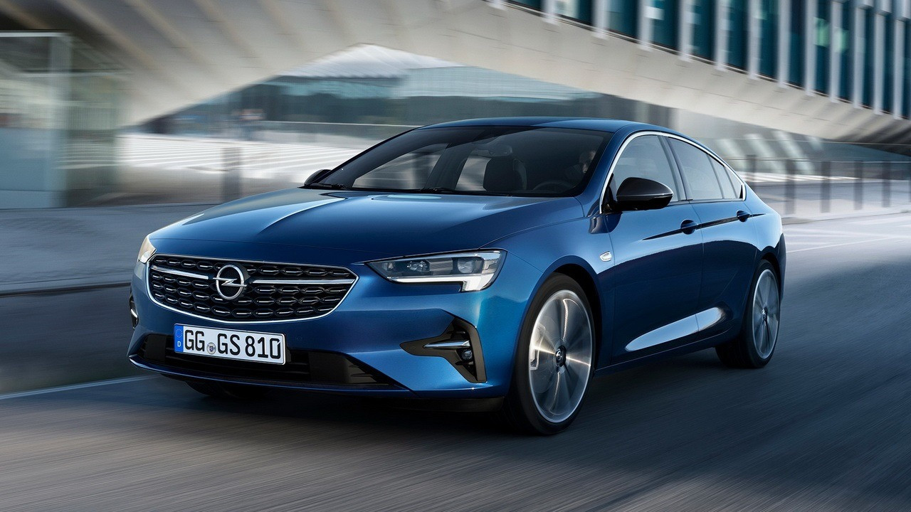 Компания Opel внесла изменения в логотип