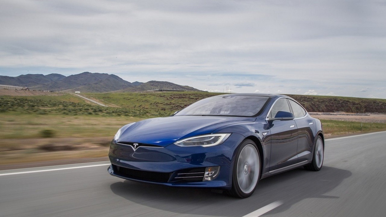 Tesla планирует отозвать 30 000 автомобилей